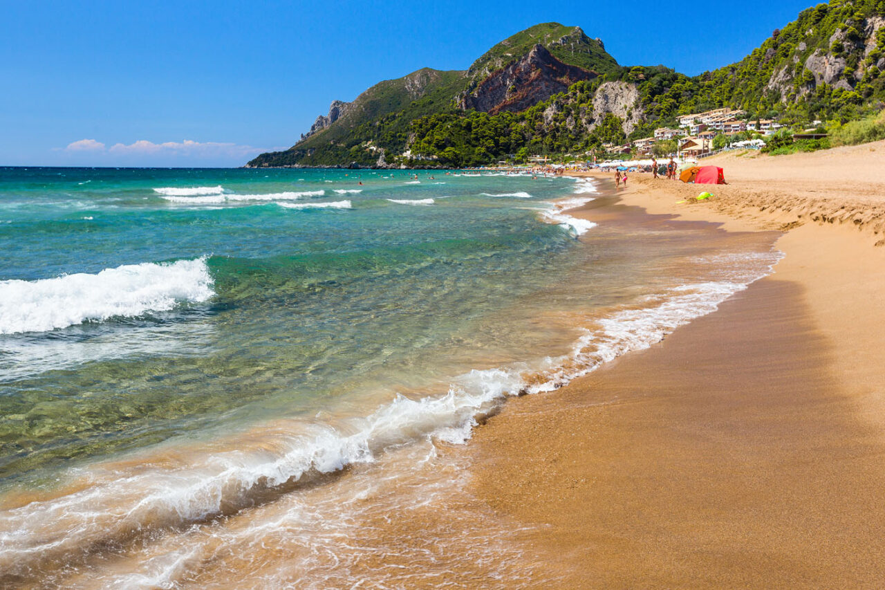 Glyfada Korfu legszebb strandjai közé tartozik
